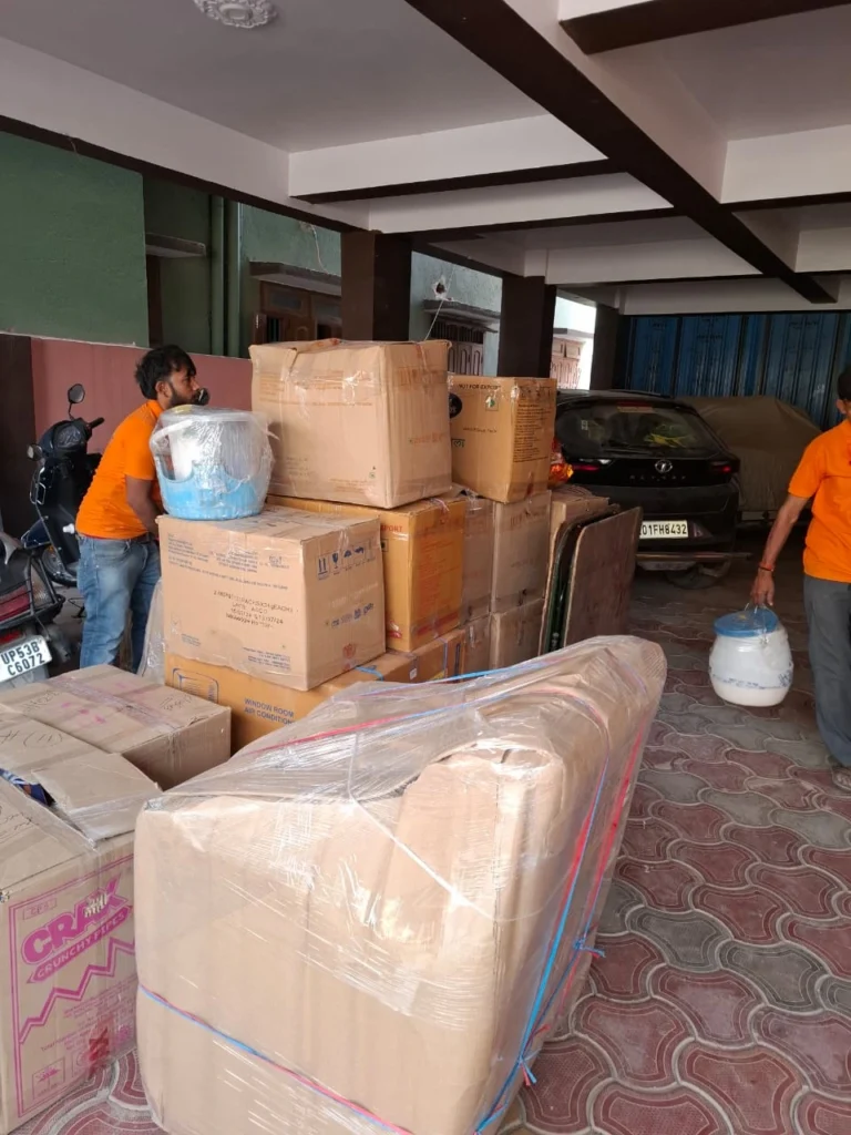 Professional providing shifting assistance with wrapped household items in Patna.